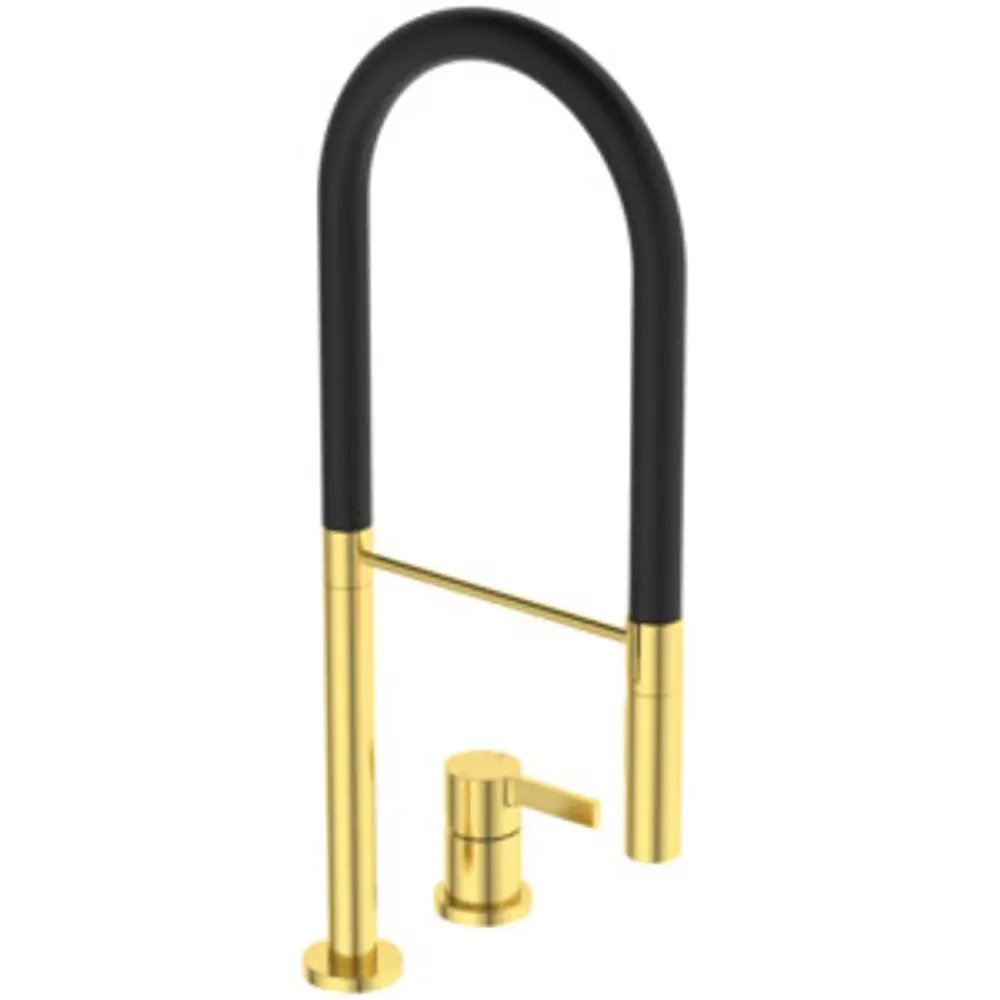 Schwarzer Küchenarm mit gebürsteten Goldakzenten von Ideal Standard. Der Arm hat eine gebogene Form und eine separate Bedienungseinheit für Wasserzufluss.